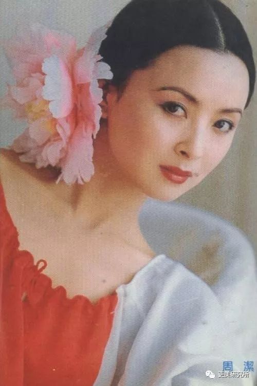 欣赏完了雍容娇媚似牡丹的林芳兵,fa姐再来带你们看看另一位明艳挂的