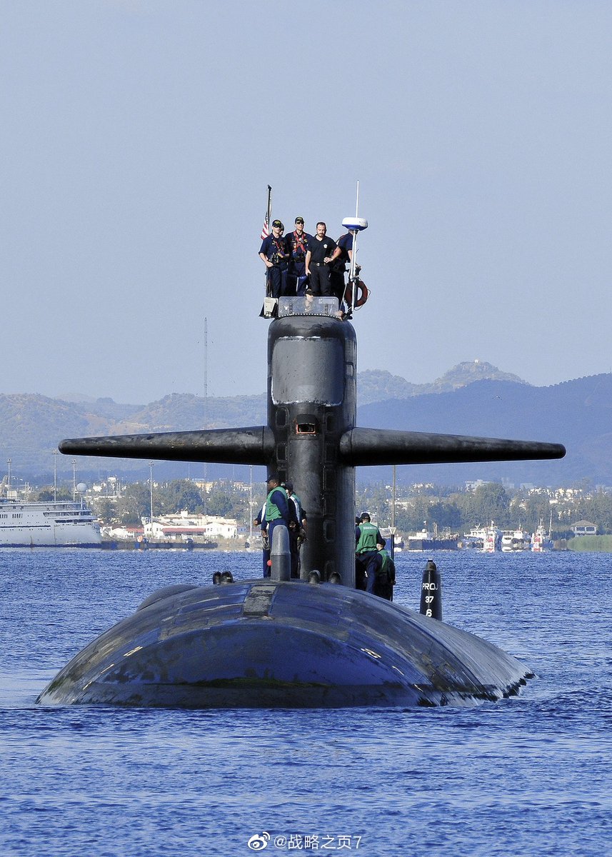 5月16日美海军核动力攻击潜艇uss helena (ssn 725) 抵达希腊苏达湾海