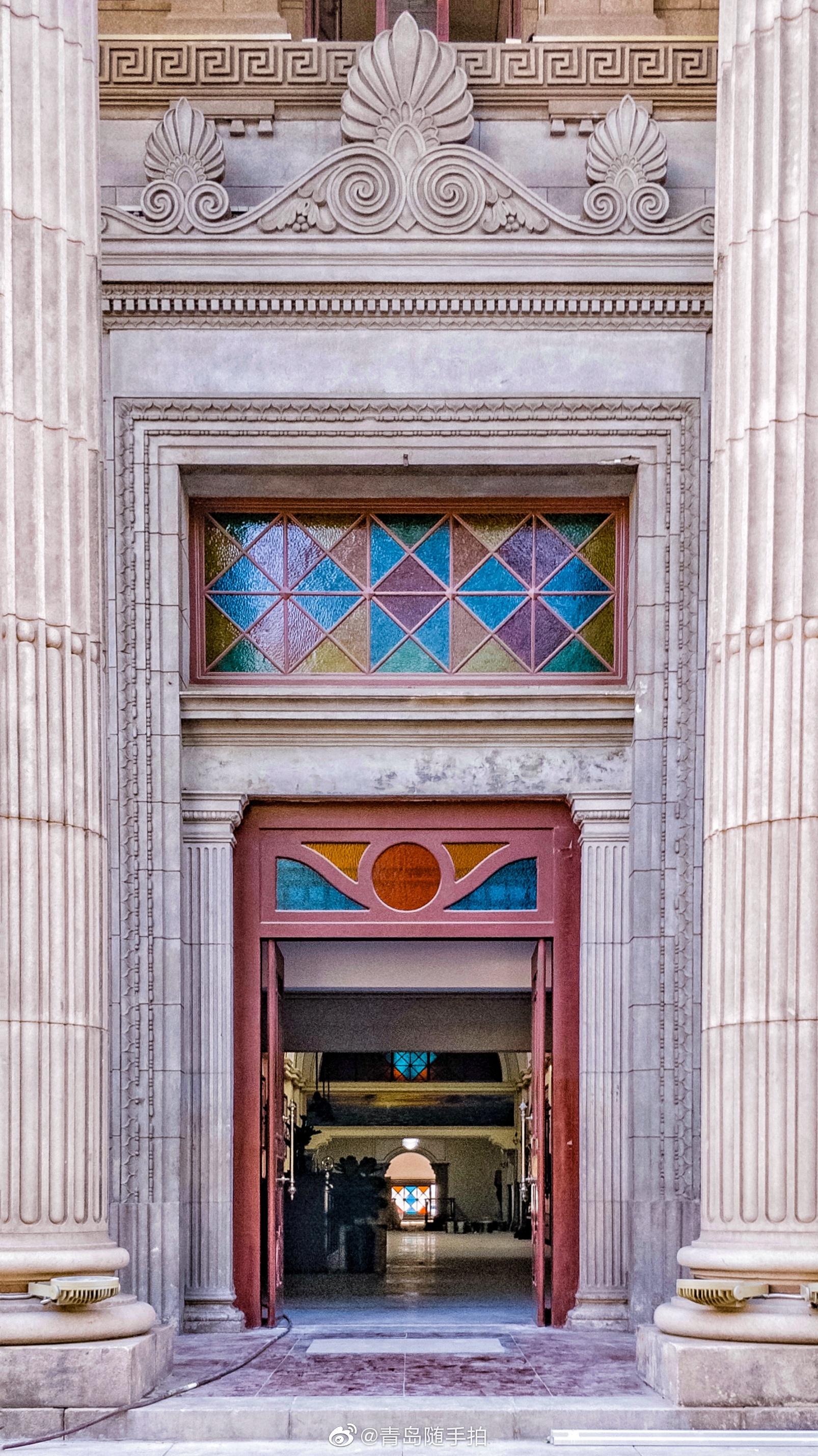 青岛老建筑之日本取引所旧址 | 摄影/@某小鹏d