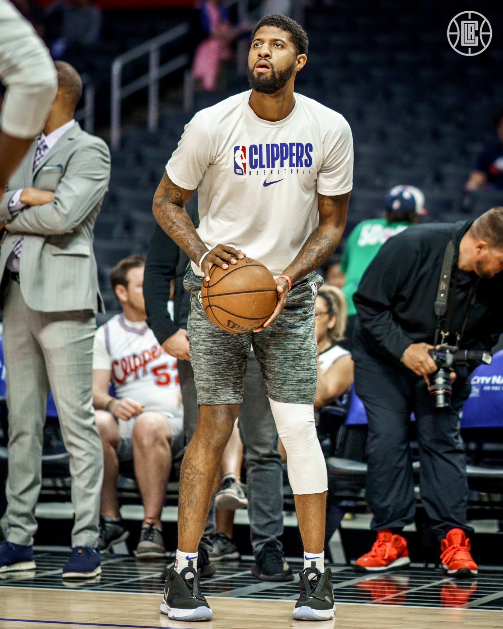 乔治穿pg4首度亮相,品品这颜值如何?_高清图集_新浪网