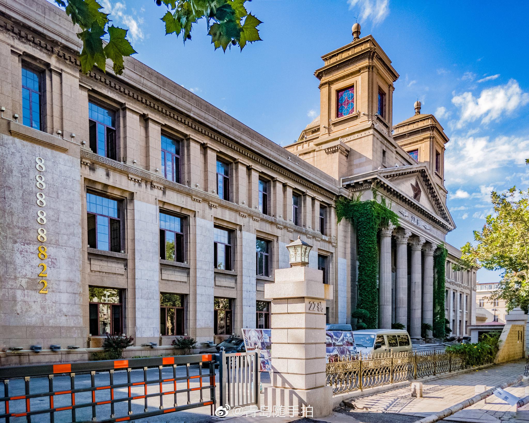 青岛老建筑之日本取引所旧址 | 摄影/@某小鹏d