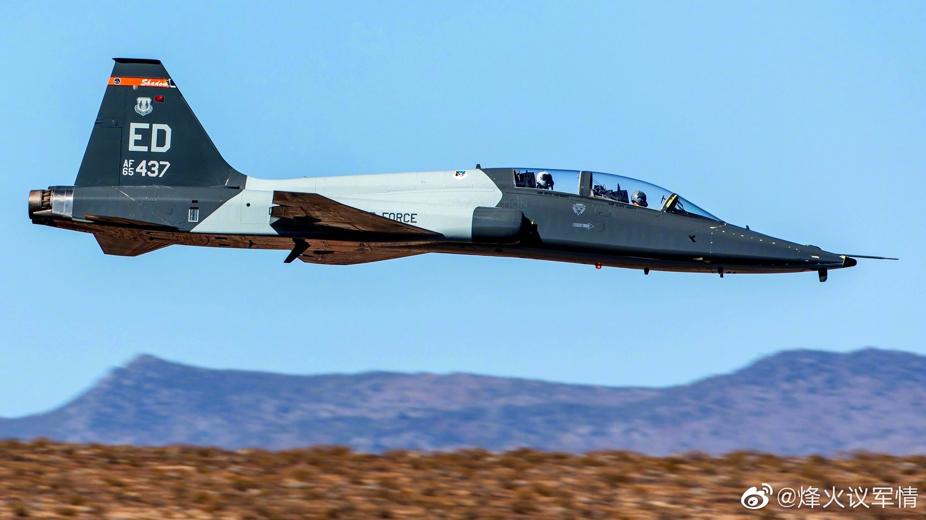 f-5"虎"式战斗机的各种空中姿态