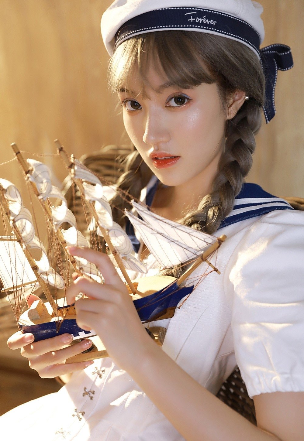 水嫩大眼萌妹子可爱双麻花辫学生制服诱惑清新甜美写真