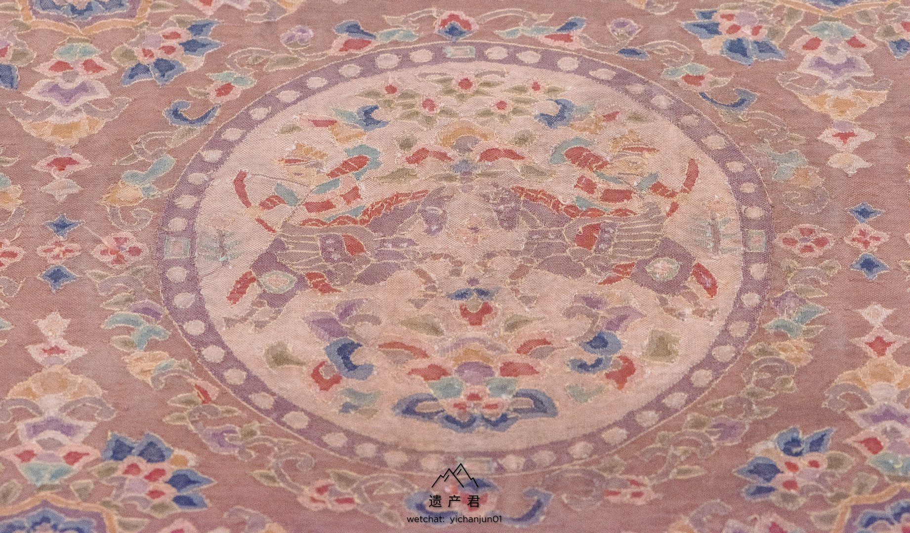 甘肃省博物馆藏· 唐代团窠宝花纹锦半臂