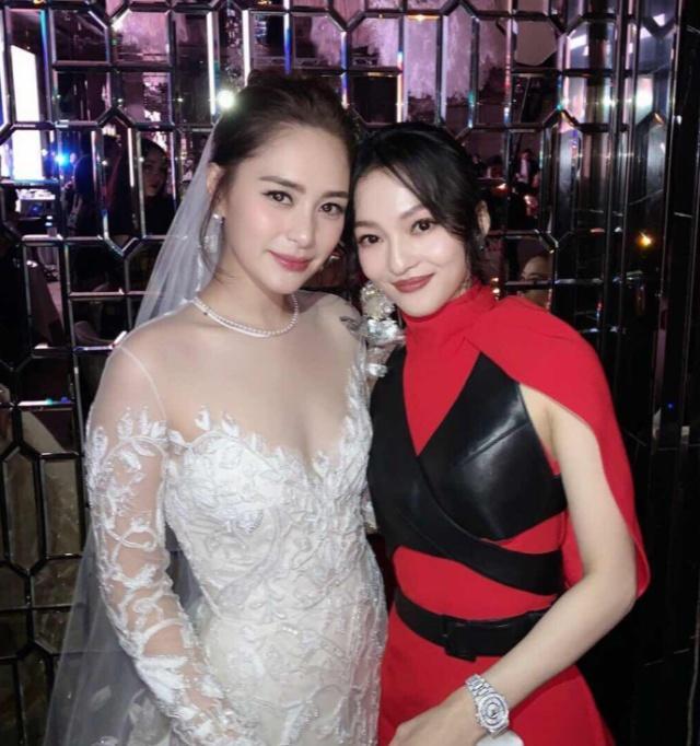 避开所有媒体,悄悄潜入好友婚礼现场,红裙特工装恨嫁不抢捧花|张韶涵