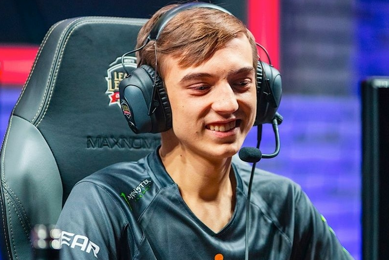 caps弄丢了solo冠军奖杯?网友神评:应该是输给阿p了