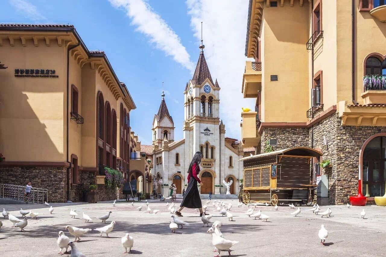 随处可见的小装饰,小雕像……来到这里|欧洲小镇|门牌|雕像_新浪新闻