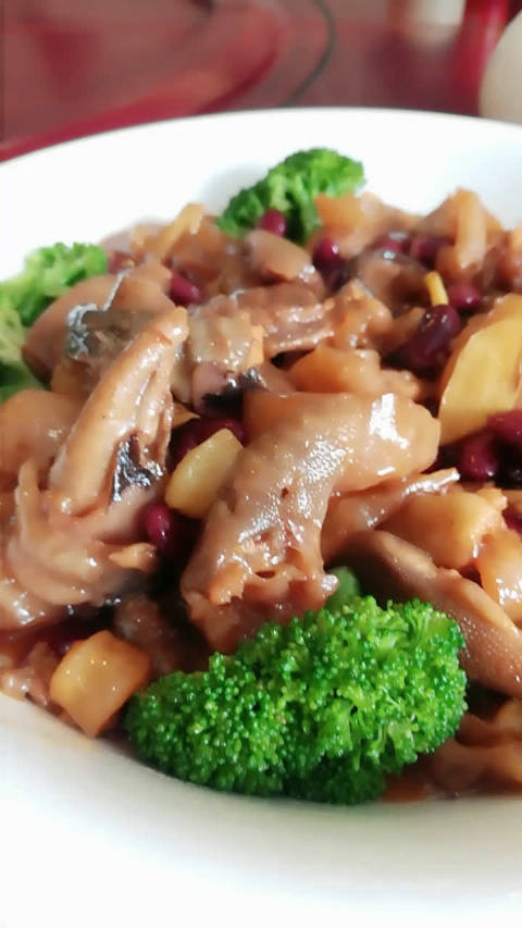 鸵鸟掌,沙律鸵鸟肉都是难得一遇的好菜