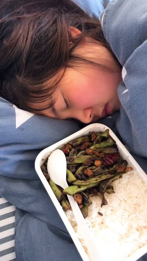 灵动的小猪鼻子哈哈哈哈哈哈起床吃饭打麻将咯