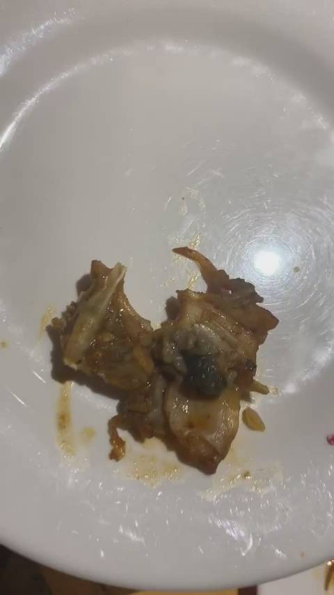 网友私信2019年12月15日在榆林万达黄记煌吃出来了牛蛙肠子