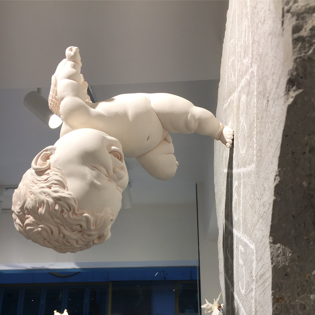 复杂的象征性变形香港雕塑家曾章成johnsontsang的清醒梦