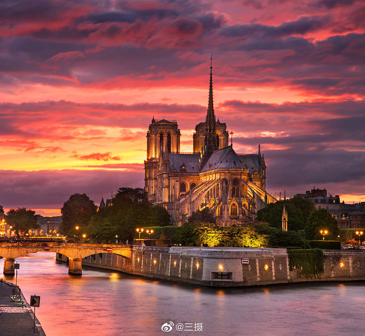 你相信巴黎圣母院有一天会消失吗如今卡西莫多该把爱人藏在何处