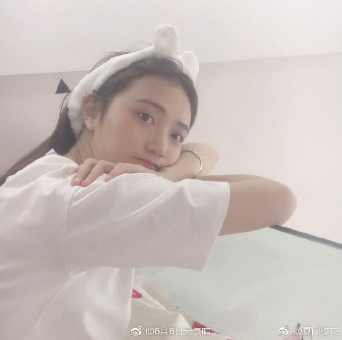 她叫肖阳96年就读于龙岩学院外国语学院身高169cm来自湖南