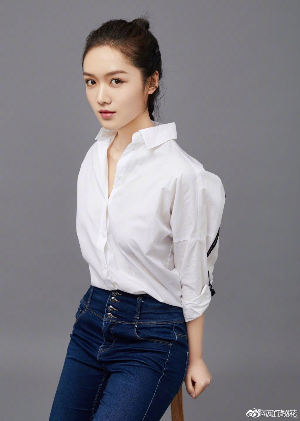 她叫刘姝彤97年就读于中国戏曲学院身高178cm达斡尔族姑娘