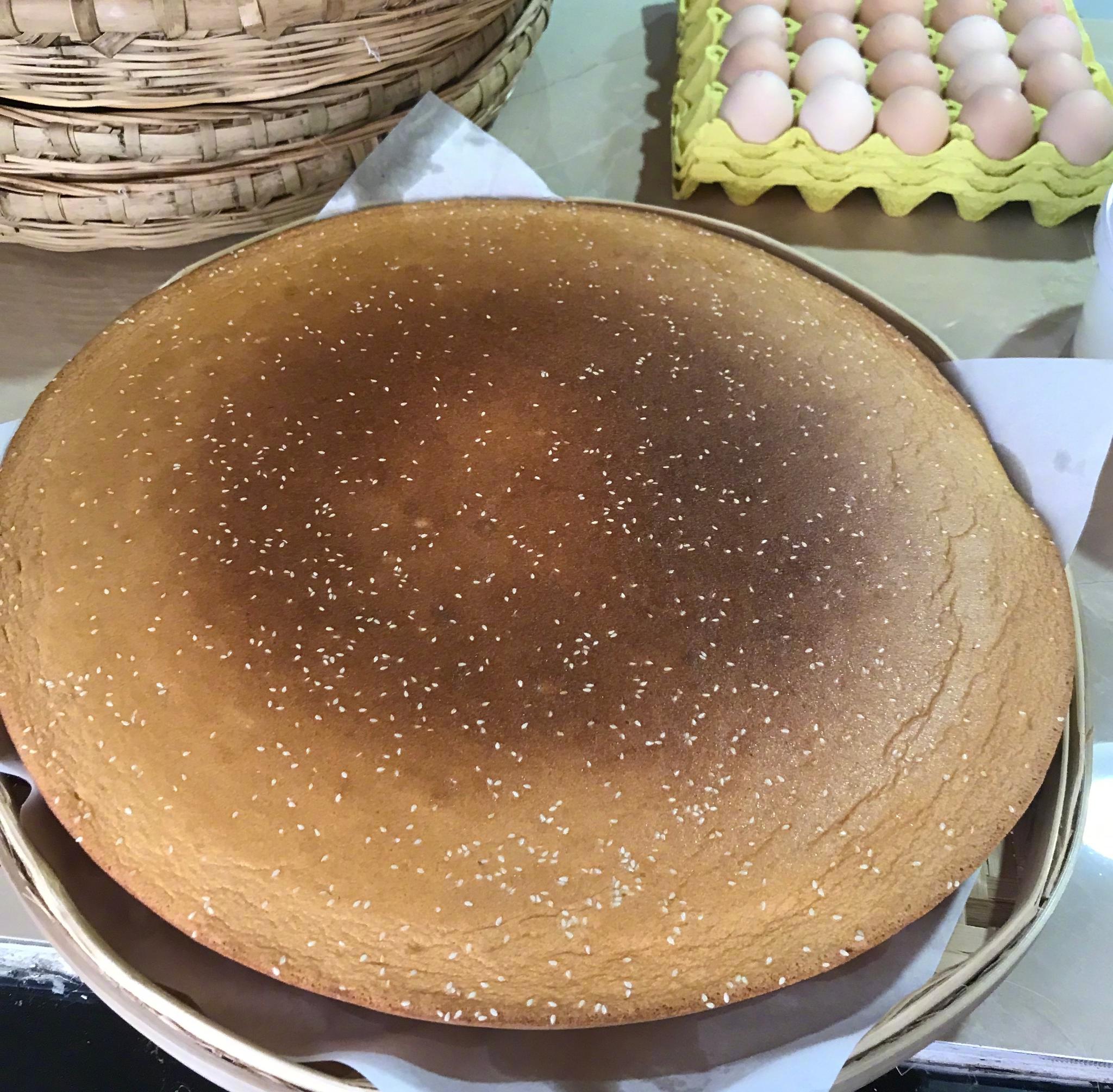 最后一站观摩兴义的一家古法炭火蛋糕