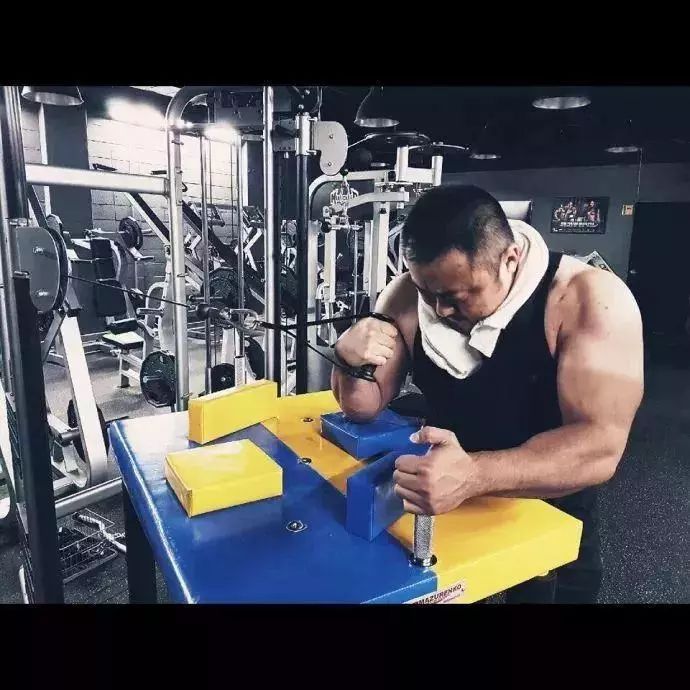 靠好身材出圈的最美体育老师,男友是大她17岁的韩国强森马东锡!