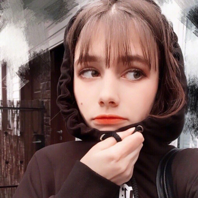 15岁韩俄混血alisa五官很精致了