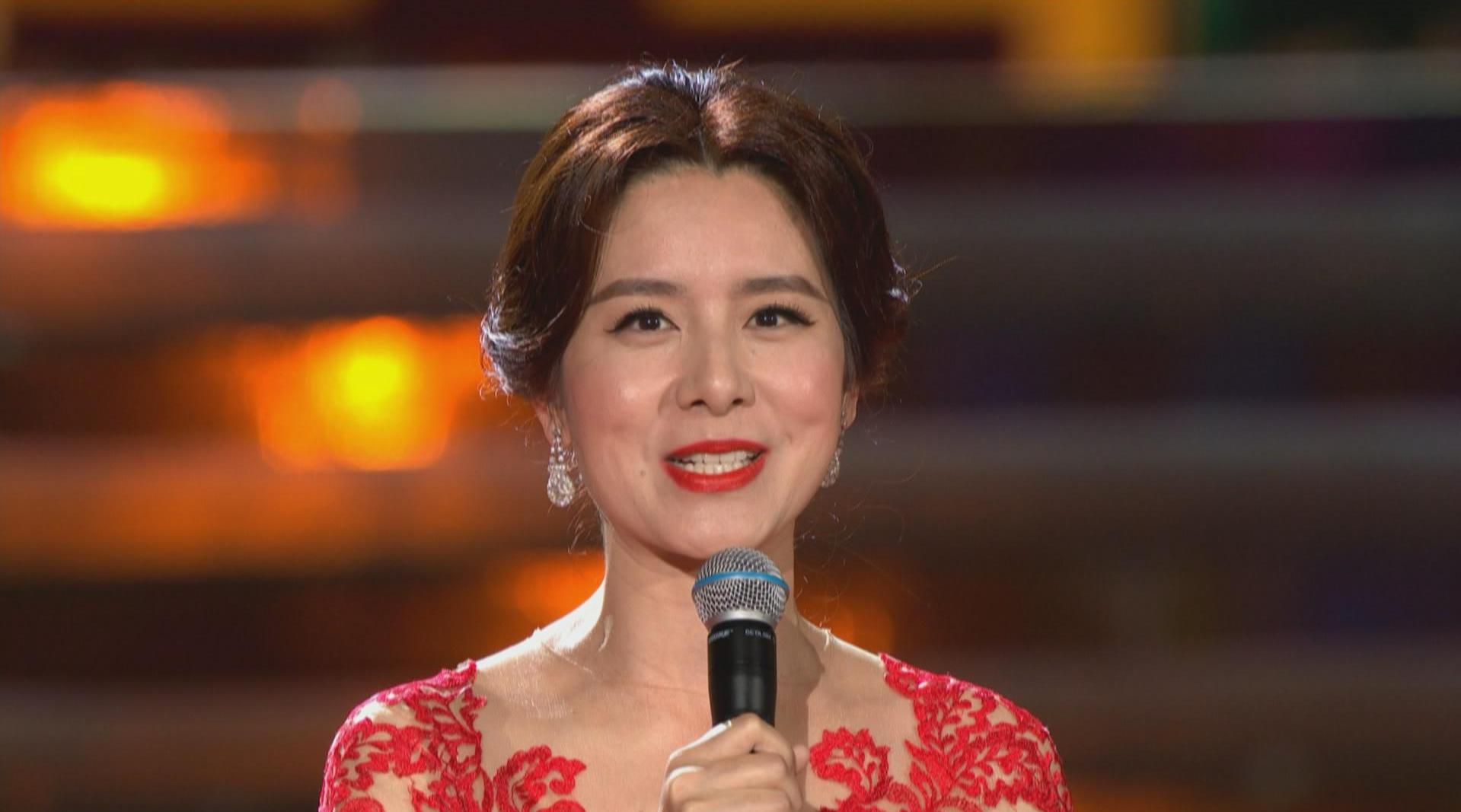 为了念好一句台词,看看春晚主持人庞玮有多拼!