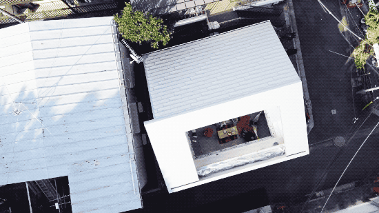 市中心最强违建房：没屋顶，一家五口每天露营、烧烤、泡温泉（组图） - 1