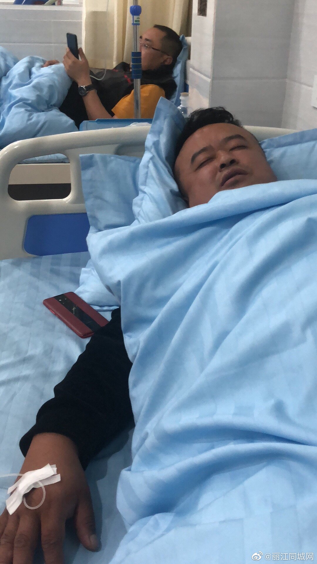 连续多日执勤 丽江旅游稽查员累倒在工作岗位上