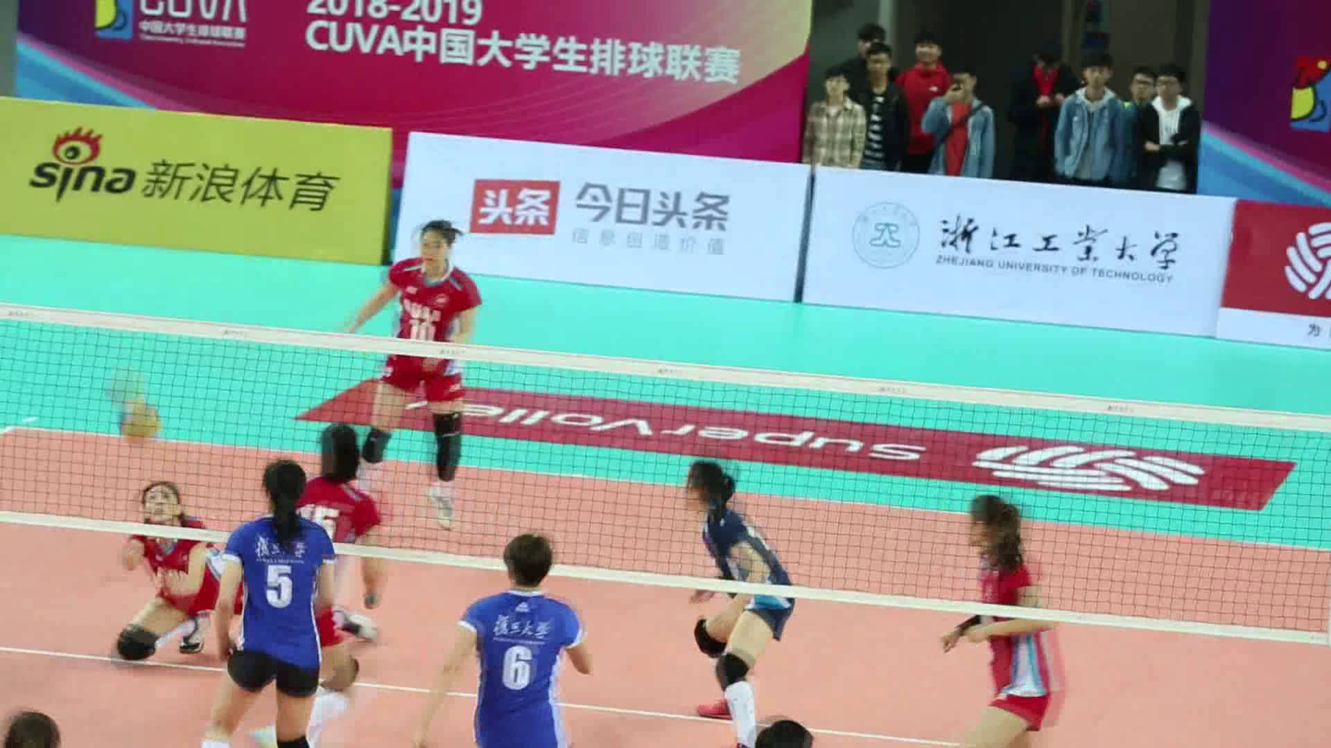 CCTV5正在直播2018跳水世界杯女子双人10米