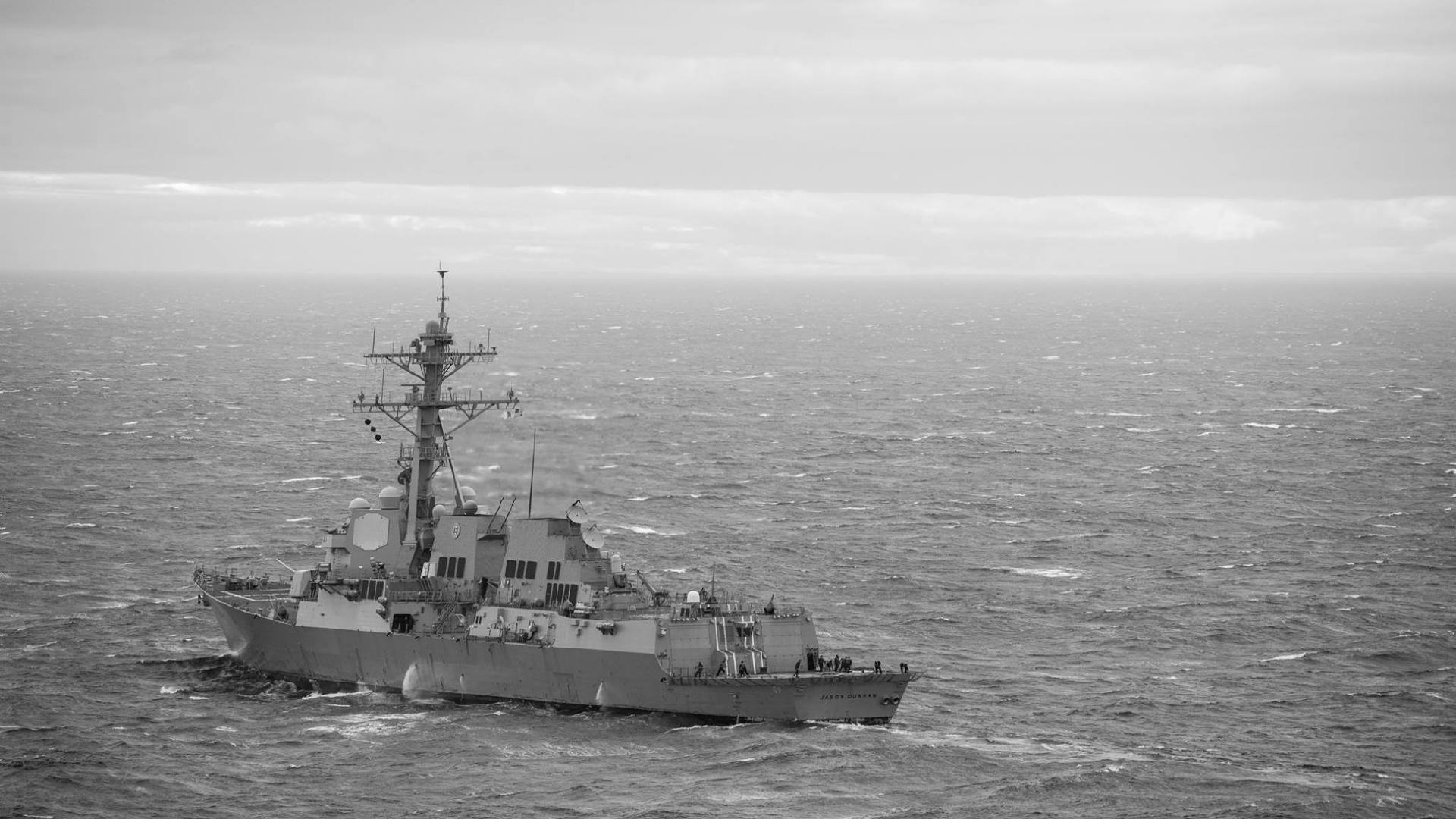 在大西洋上航行的美国海军詹森邓纳姆号ddg109导弹驱逐舰