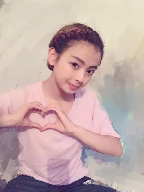 杨超越出道前旧照引争议,有人说长得不像,很人说妆容问题而已