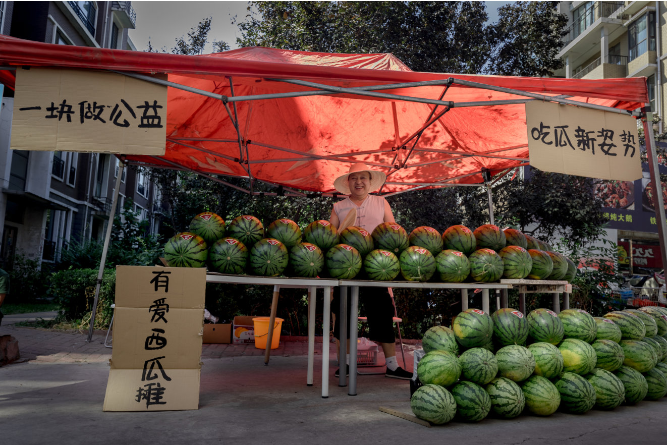 "出现真实摊位!~你的公益故事,虽然不能换酒,但是能换西瓜!