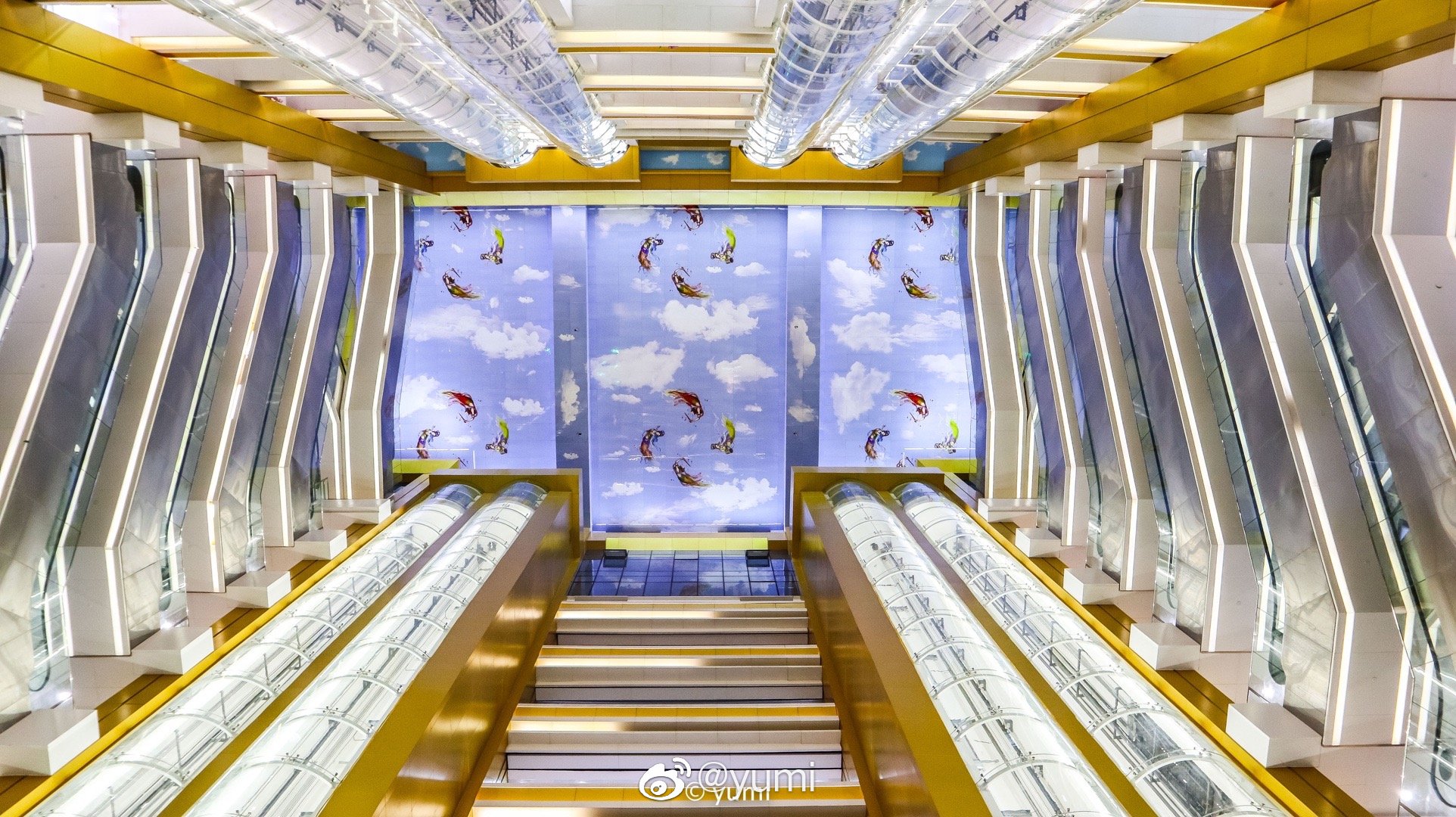 打卡长沙万家丽酒店，万家丽是什么？是宇宙中心，是长沙卢浮宫