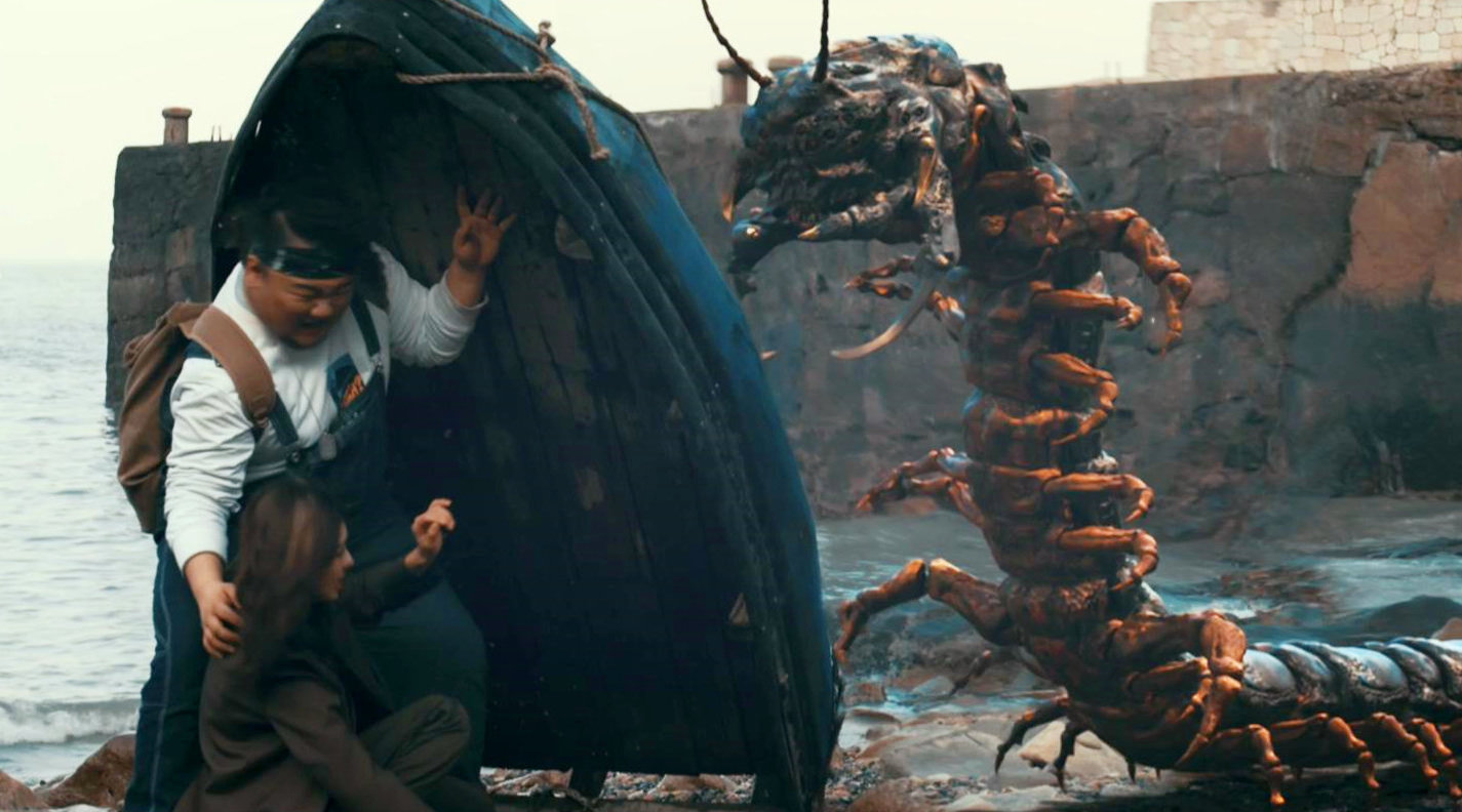 科学家研究失败,10米长的大蜈蚣逃出来,人类毫无招架之力