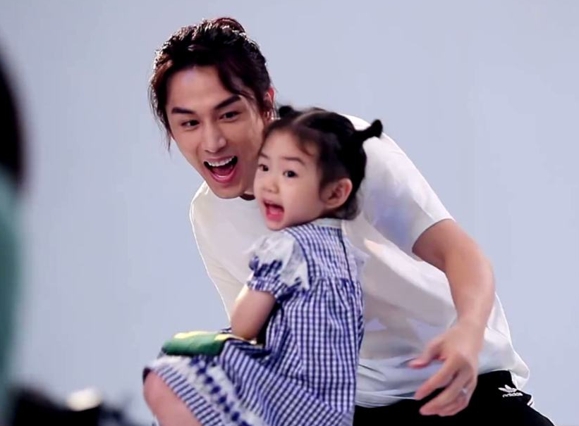 lucky问爸爸:我和你老婆谁漂亮?李承铉回复7个字