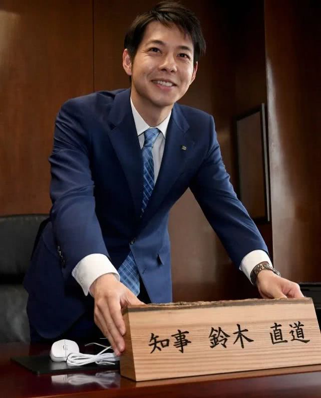 颜值高 有担当 30岁做市长 38岁做省长 世界应该交给年轻人啊 知事 新浪新闻