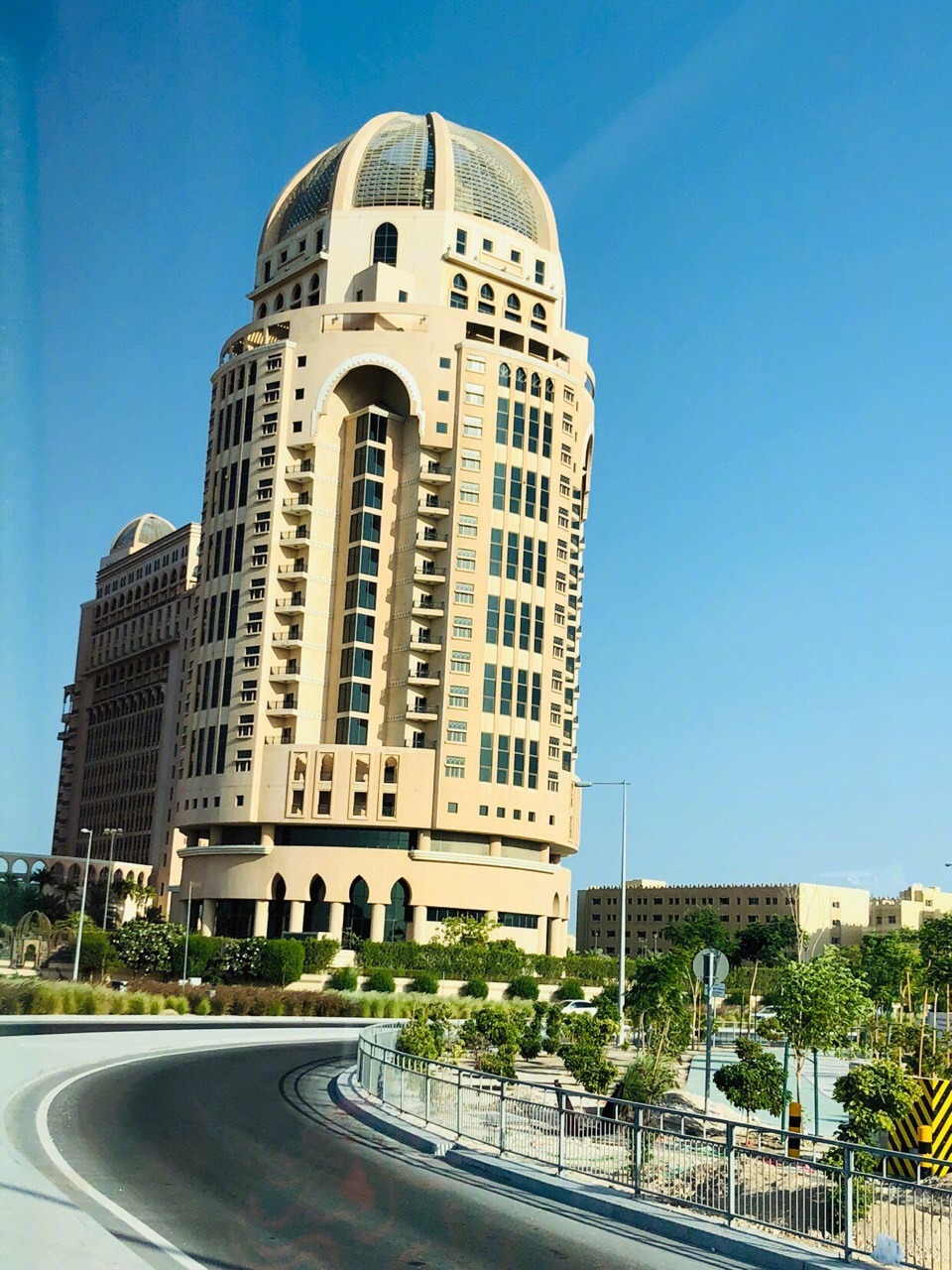 卡塔尔,一个阿拉伯国家,建筑还是很有特色的