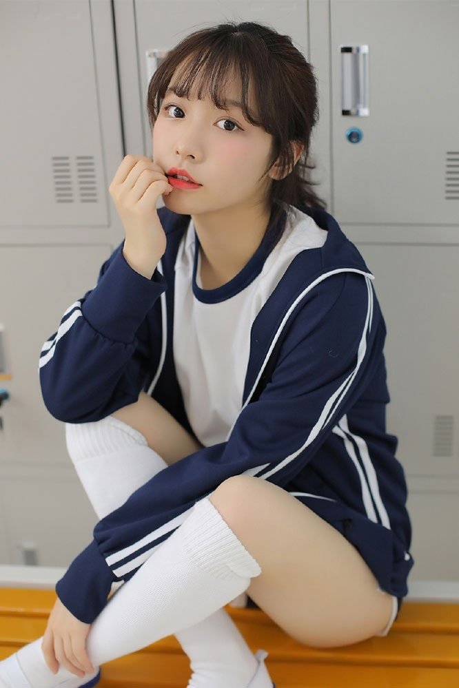 爱运动长腿美女性感白长袜活泼秀气诱惑写真集