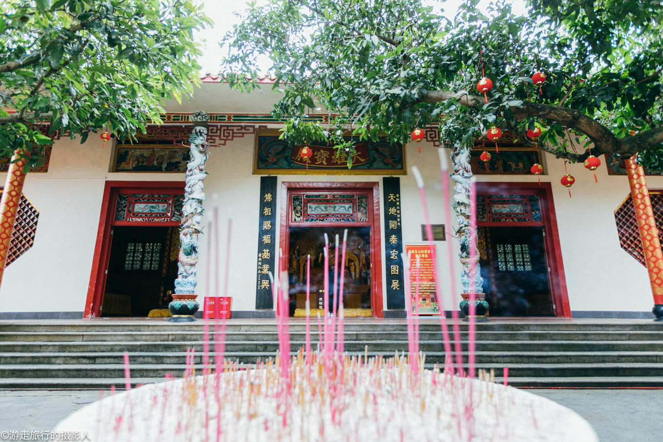 海南万宁东山岭,素有"海南第一山"之称,因三峰并峙,形似笔架,历史上又