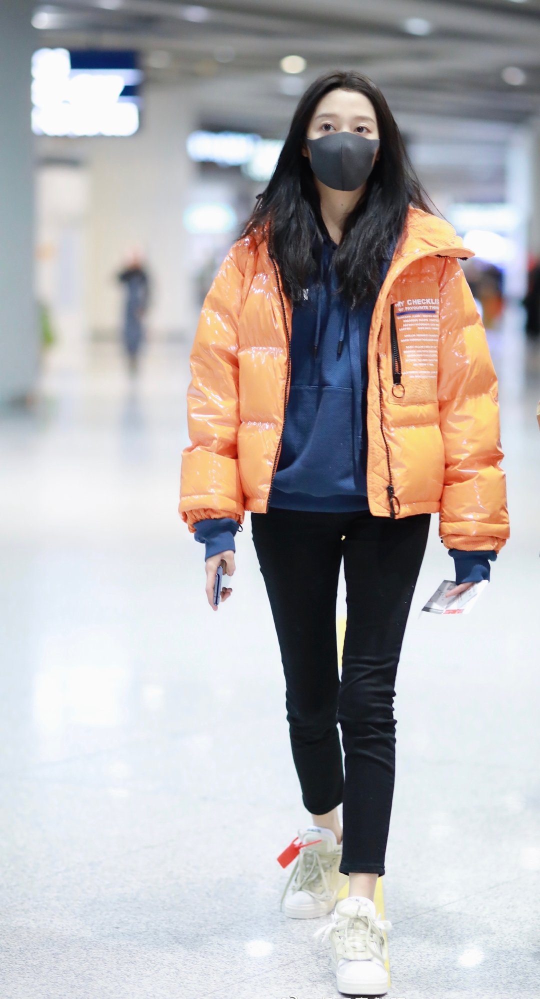 最近降低了,来看看明星示范的羽绒服穿搭