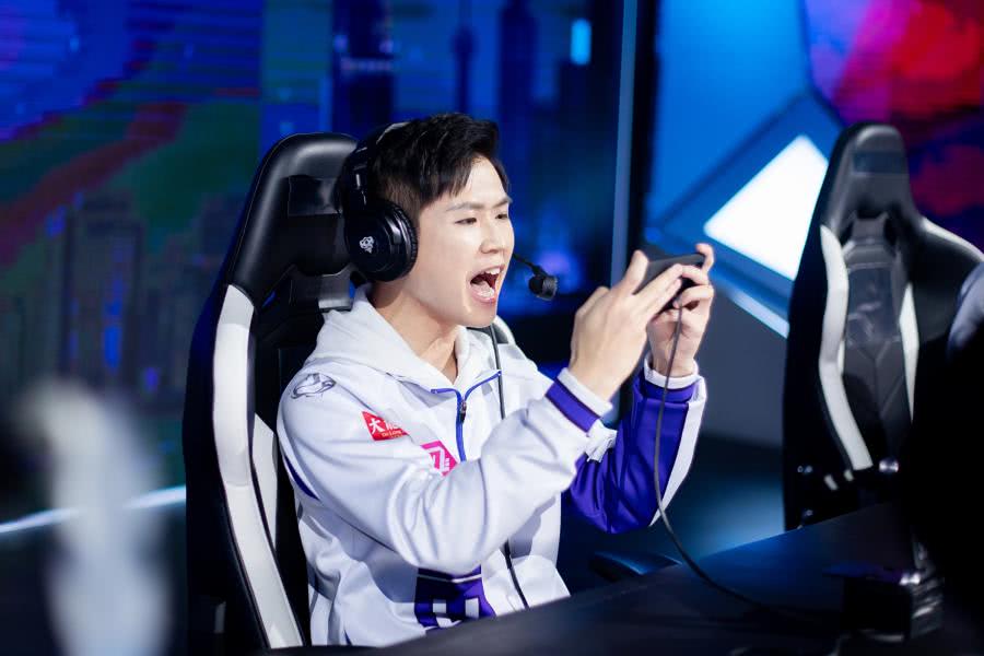 hero久竞:一支被教练bp强行提升实力的队伍,中核转型很成功