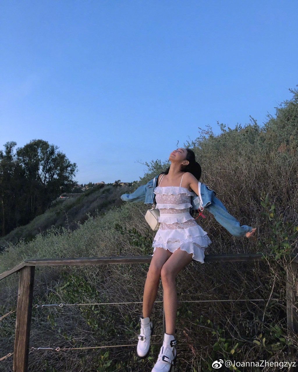 joannazhengzyz就读于美国南加州大学身高180cm来自四川