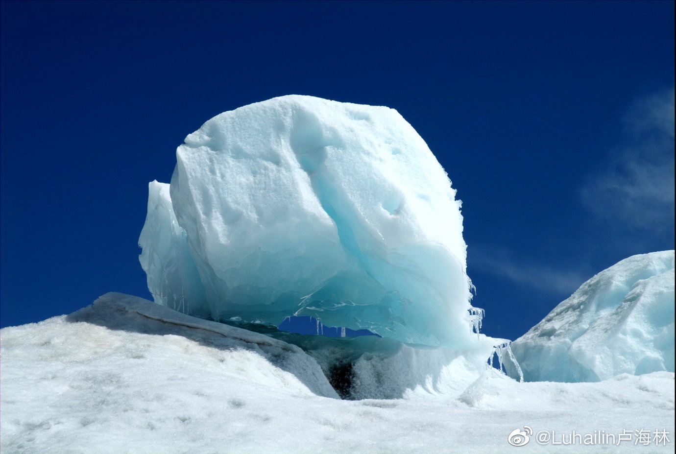 来古冰川地处念青唐古拉山脉之中,位于昌都地区然乌镇境内
