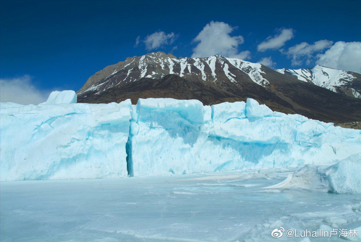 来古冰川地处念青唐古拉山脉之中,位于昌都地区然乌镇境内