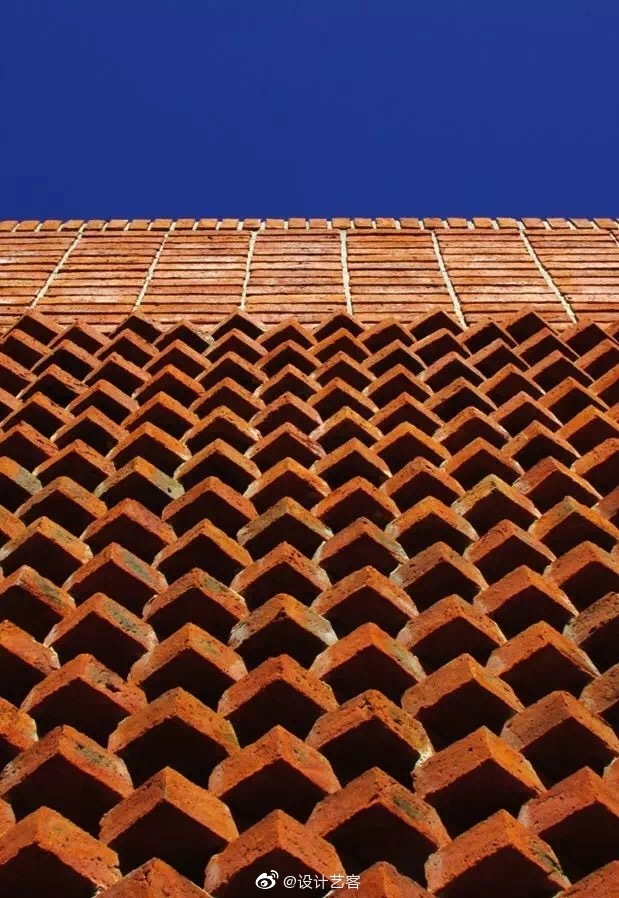 PS一分钟小技巧 老土的砖墙怎么变时髦 液化工具怎样拉人物线条不变形