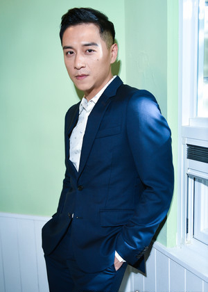 剧中目睹奶奶上吊自杀郑人硕痛苦回忆父母早逝无法接受