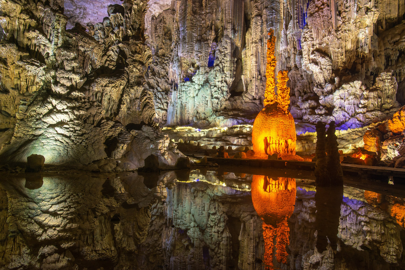 贵州这个溶洞,荣获众多世界之最,里面竟私藏了一双上帝之眼