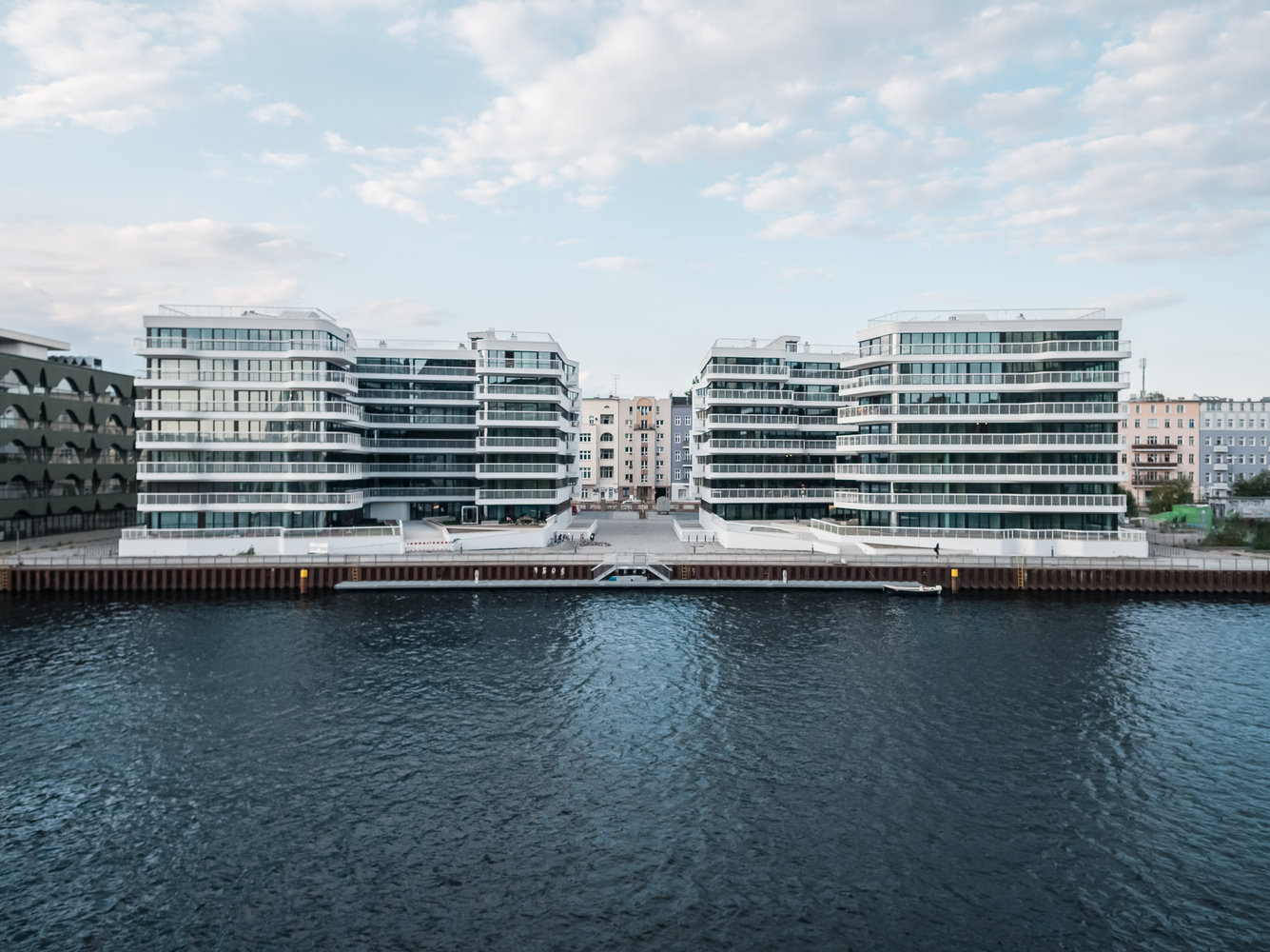 德国wave住宅区,"波浪"不仅融合了滨水小路