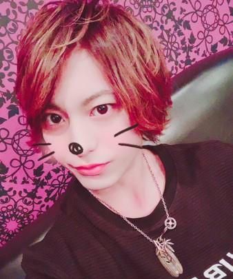 生驹卓也长相清秀,拥有迷人电眼和型小脸,讲话又温柔,因此在「职业