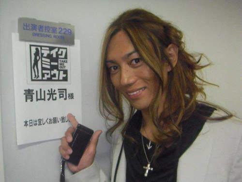 李胜利牵扯出的青山光司是谁?号称法拉利王子,品味一言难尽