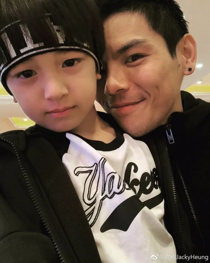 勾搭已婚人妻?有个黑d背景的爹强捧都不火,不如认命吧星二代!