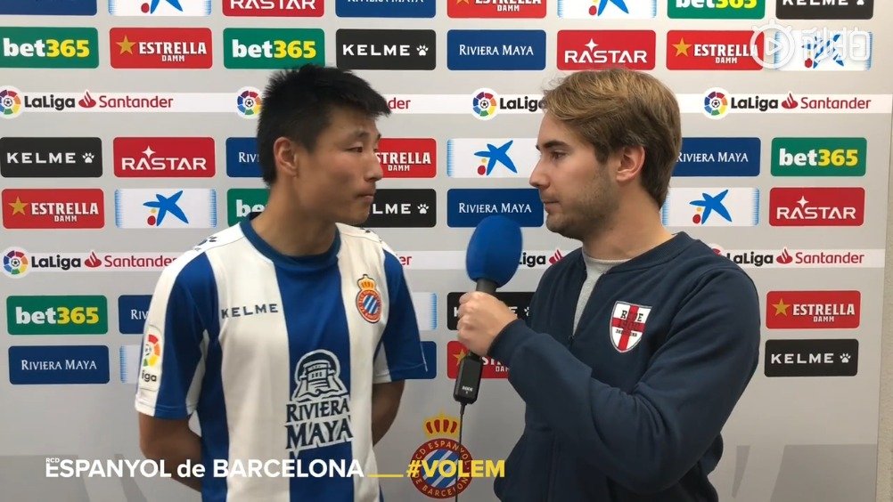 武磊抵达巴塞罗那,并用加泰罗尼亚语喊出