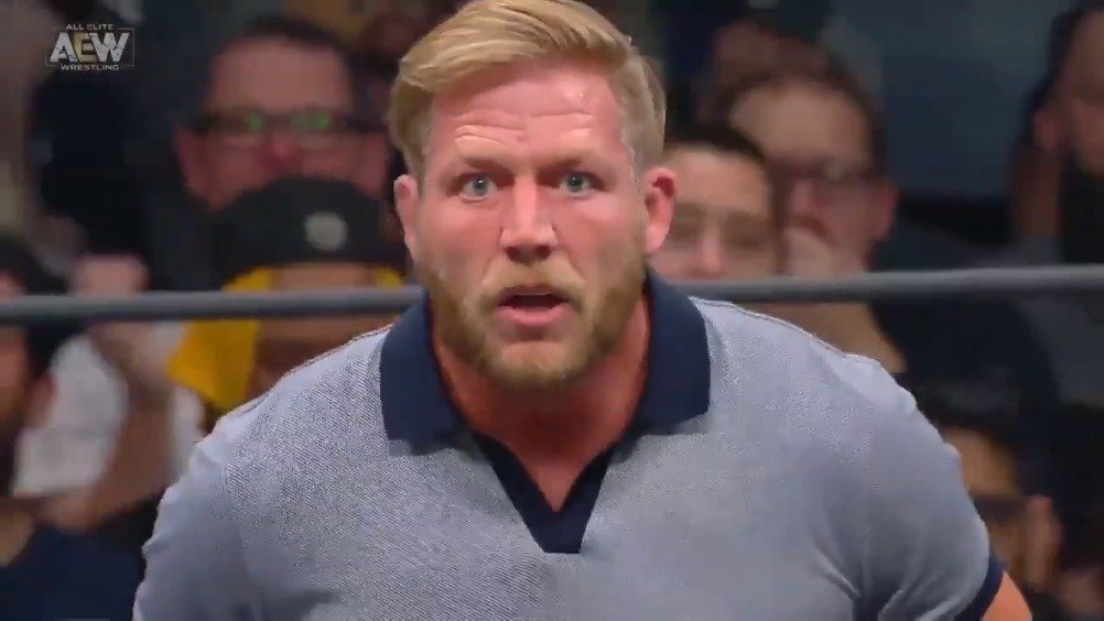厉害了,杰克-斯瓦格出现在aew现场,这是要mma和娱乐摔跤两手抓呀