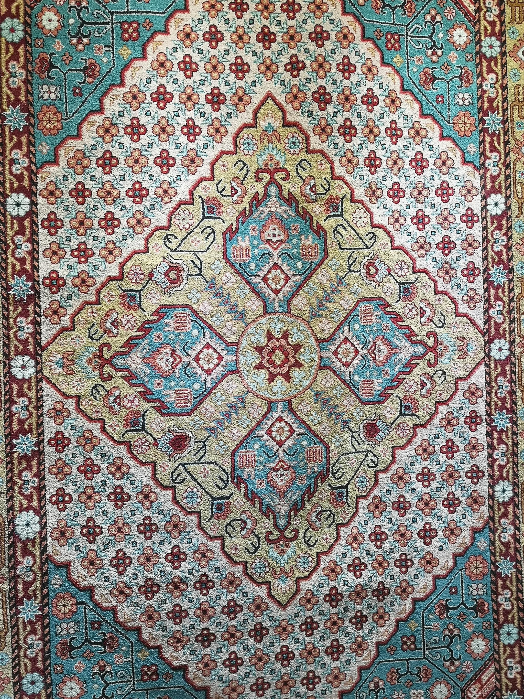 和田地毯博物馆里的地毯,纹样太漂亮了